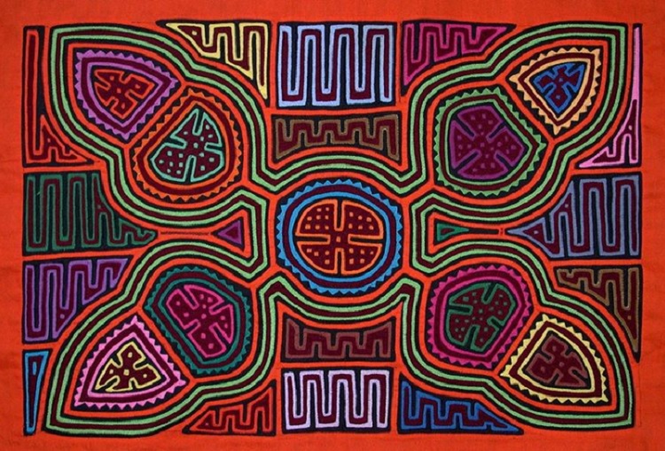 巴拿马的库纳雅拉族原住民指Nike擅自挪用他们的传统民族刺绣图案。网上图片