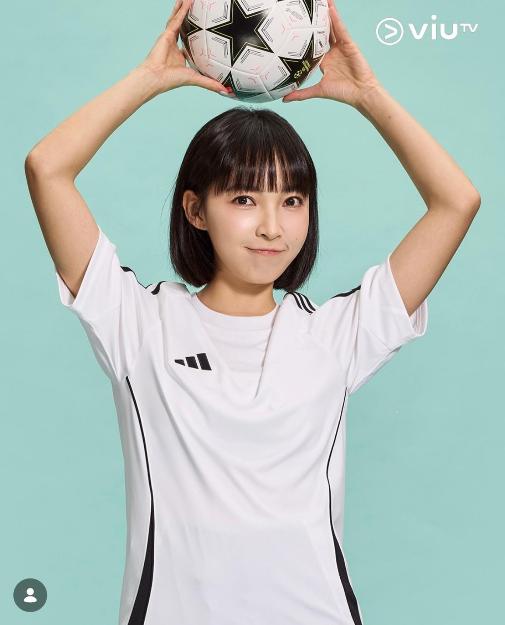 短髮的郭思予人清爽之感。