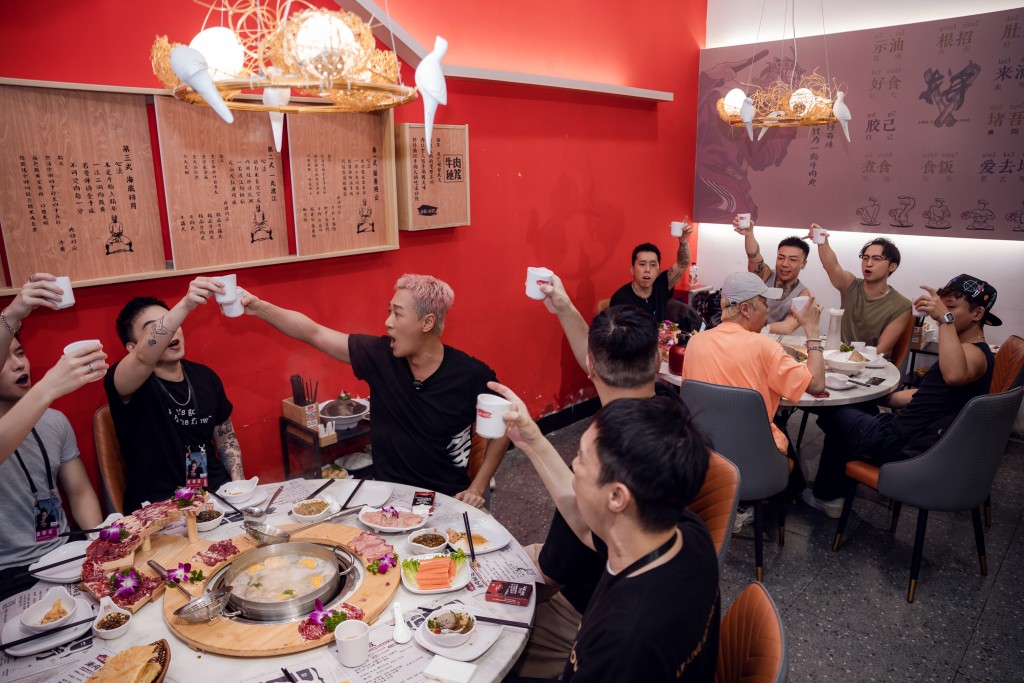 有得打邊爐,林峯非常興奮。 有得打邊爐,林峯非常興奮。