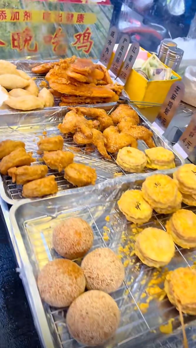 黃女士與丈夫忙於經營食店，難有充足時間照顧兒子。