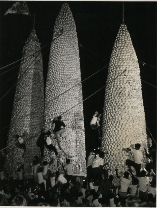 1969年，巿民抢包山，场面墟冚。图片：The National Archives UK