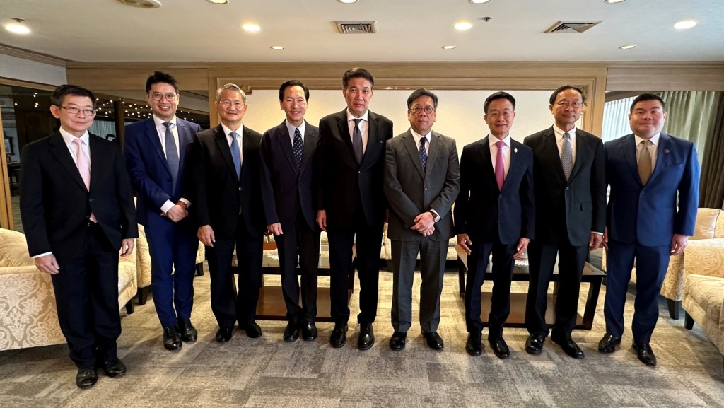 商務及經濟發展局局長丘應樺今日在泰國曼谷向當地商界推廣香港的優勢和龐大潛力,以期深化兩地的商貿合作。政府新聞處