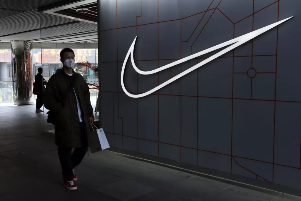 Nike被傳在內地的辦公室員工可以「上4休3」，惹起網民熱烈討論。路透社