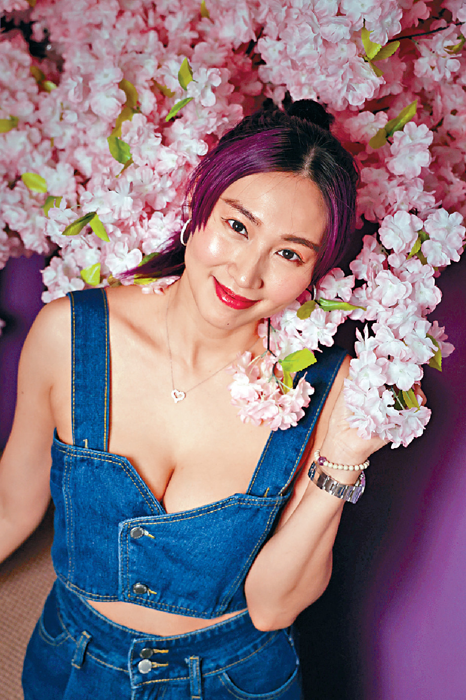 美胸升Cup ■莊韻澄開美容院當然要「自肥」，每日去按摩美胸。