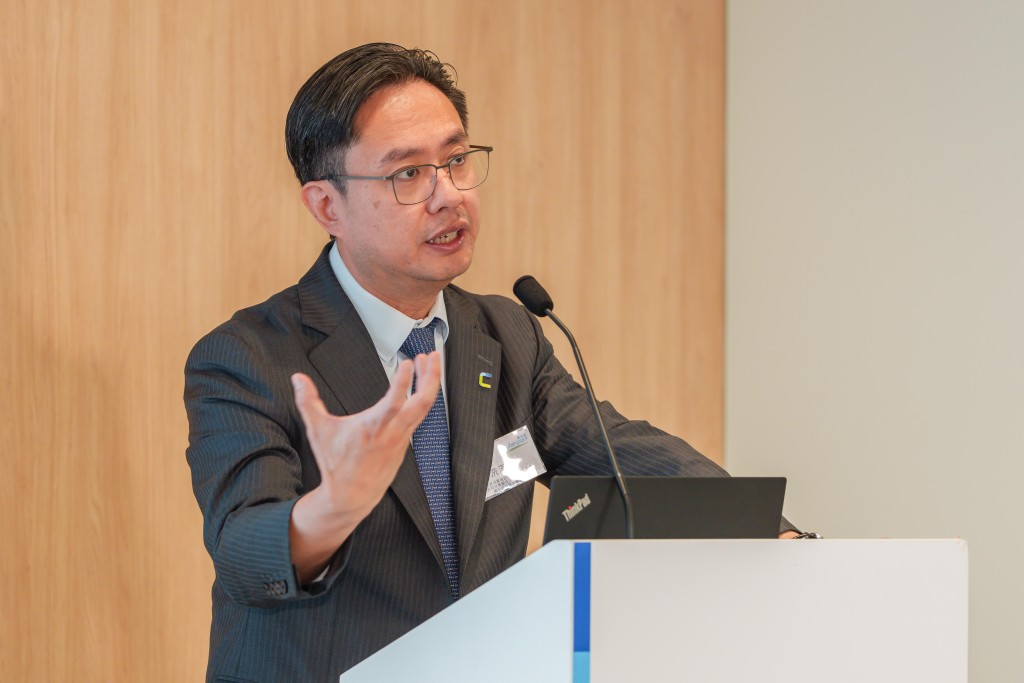 數碼港投資者網絡策劃小組主席冼漢廸表示，截至2025年10月，數碼港投資創業基金已投資29個初創項目，帶動基金投資與共同投資總額超過19億8,900萬港元，引資比率達到1：9.3，可見引資能力卓越。