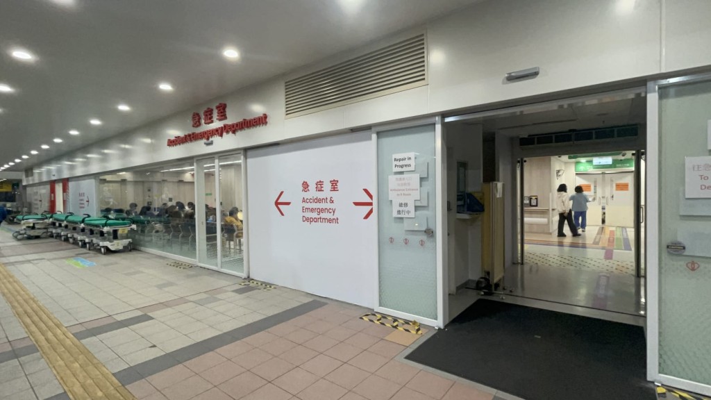 受傷警員被送往瑪嘉烈醫院搶救及接受腦部手術。楊偉亨 受傷警員被送往瑪嘉烈醫院搶救及接受腦部手術。楊偉亨