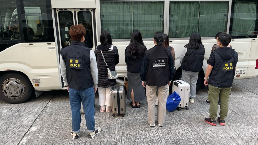 警方夥入境處荃灣掃黃 拘16內地女介乎24至50歲