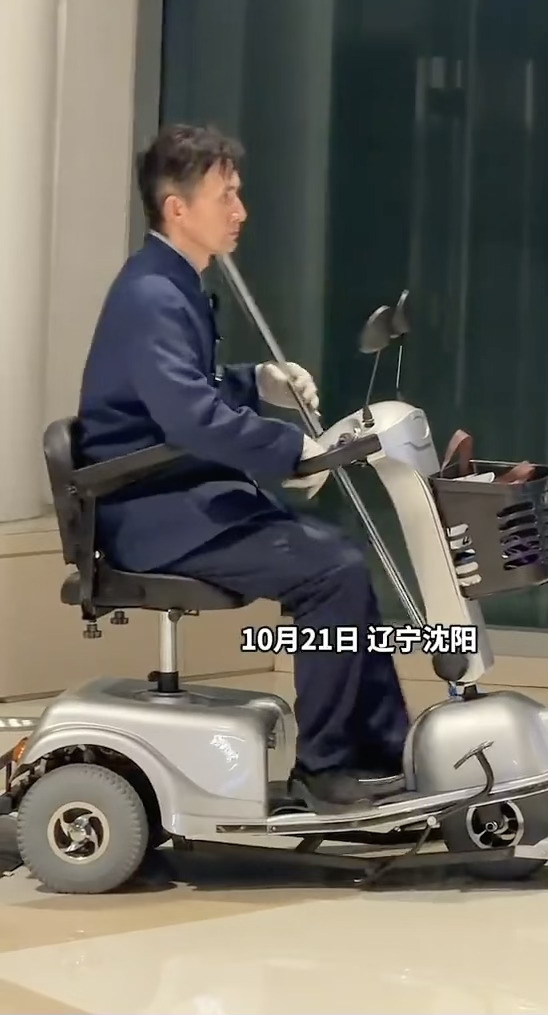 该名保洁被指与演员胡歌相似。指尖新闻