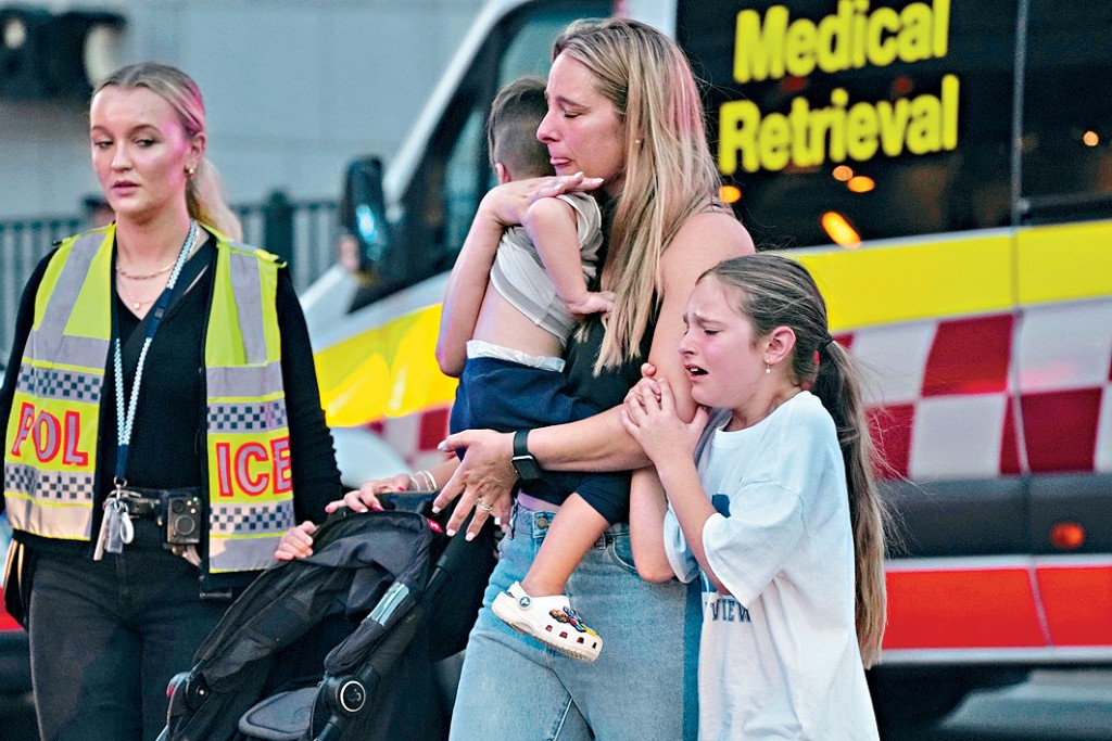 澳洲悉民東部的大型商場Westfield Bondi Junction發生斬人案，市民嚇煞急忙逃離。