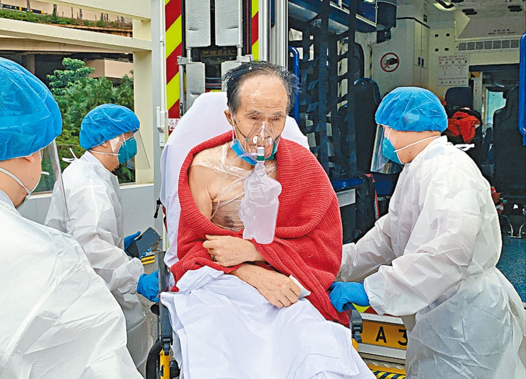 戶主首當其衝被炸傷背部送院。