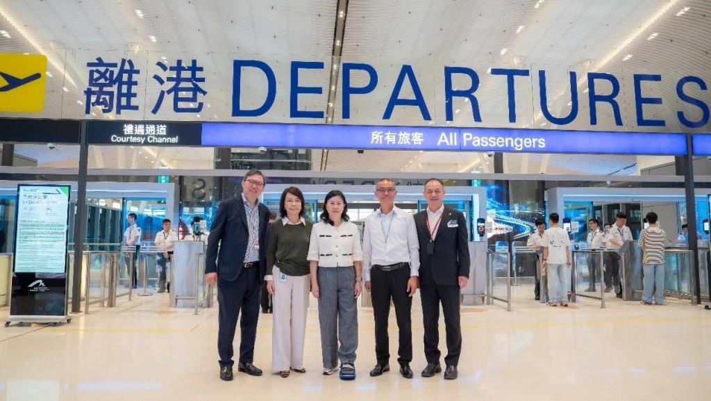 機場管理局本周四進行逾1100人參與的綜合營運測試，陳美寶與機管局管理層包括行政總裁張李佳蕙和機場運行執行總監姚兆聰等到場視察，對整體運作感到滿意。陳美寶網誌