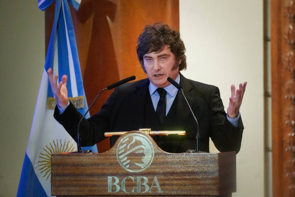 总统米莱希望透过这项黄金护照计划，向外国富豪发放公民身份，直接吸引外汇资金流入。路透社