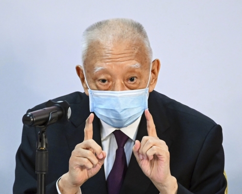 全國政協副主席、首任特首董建華。
