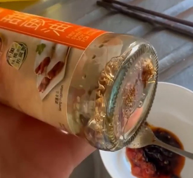•證明真係無防腐劑同有機,呢啲 係發咗霉嘅菌,始終香港潮濕炎熱, 下次開咗記得放入雪櫃;Threads截圖 •證明真係無防腐劑同有機,呢啲 係發咗霉嘅菌,始終香港潮濕炎熱, 下次開咗記得放入雪櫃;Threads截圖