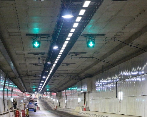 屯門至赤鱲角連接路北行隧道内的概況。港珠澳大橋- 香港工程項目網站圖片