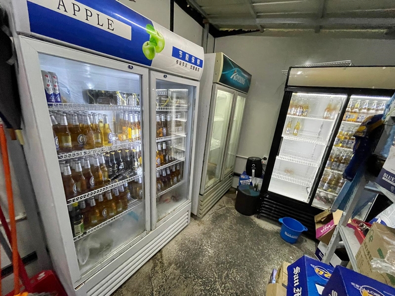 警方檢獲約1,000支酒類飲品。警方圖片