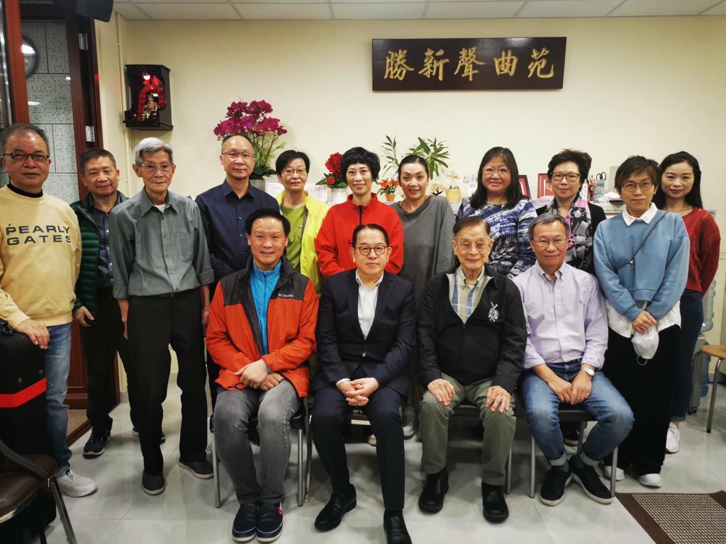 朱師父桃李滿門,日前與愛徒及一眾拍和高手齊集,為本月4日演出操曲。