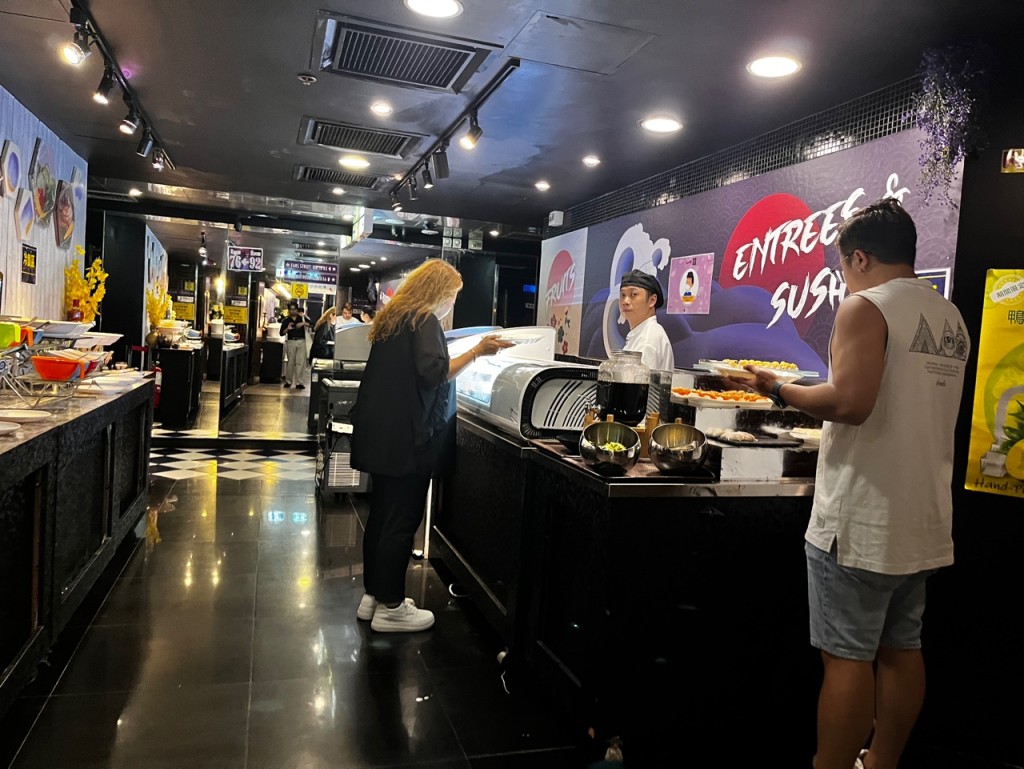 Neway尖東「CEO」港晶中心店。 Neway尖東「CEO」港晶中心店。