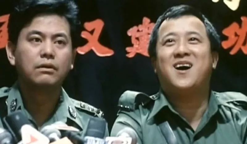 《小小小警察》是1989年曾志伟导演的香港警匪喜剧电影，由曾志伟和好友陈百祥主演。