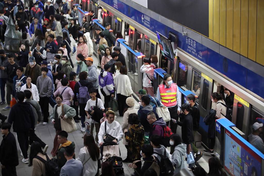 台北捷運昨晚全線總運量約203.5萬人次。中時新聞網
