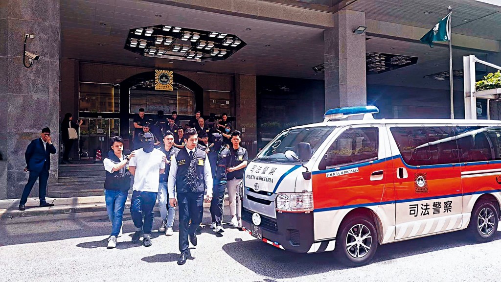 澳门司警拘捕跨境赌博犯罪集团50名主脑、骨干及成员。