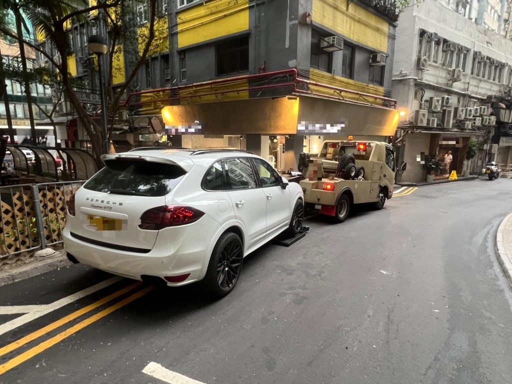 警方昨日進行港島總區交通日,在區內多個交通黑點採取執法行動。警方提供 警方昨日進行港島總區交通日,在區內多個交通黑點採取執法行動。警方提供