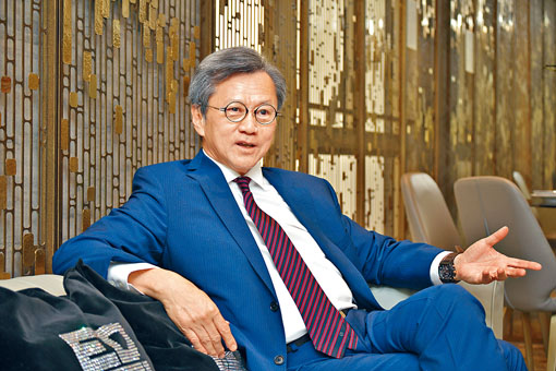 長實趙國雄稱，政府放寬樓按助重啟換樓。