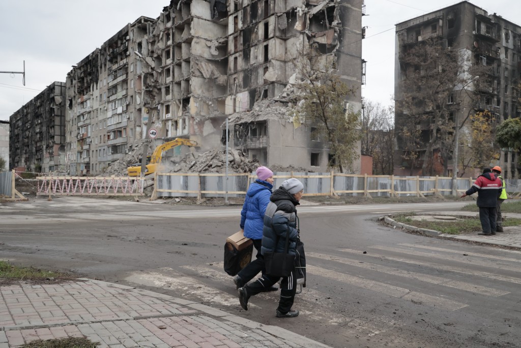 烏克蘭不少建築物在戰火中被摧毀。AP