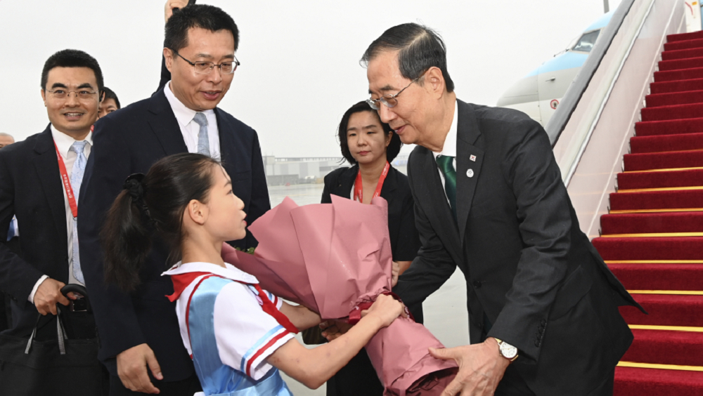 南韓總理韓德洙抵達杭州。新華社
