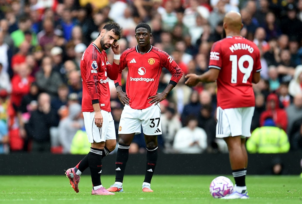 明奈與般奴費南迪斯爭位。路透社