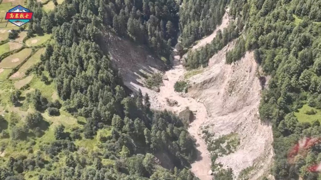 西藏自治区发生山洪和泥石流后的空拍画面。 路透社