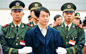 ■張子強一九九八年在內地落網,因非法買賣爆炸品被判死刑,同年十二月被槍決。 ■張子強一九九八年在內地落網,因非法買賣爆炸品被判死刑,同年十二月被槍決。