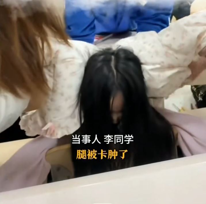 李同学上堂时被椅罅夹实，被困40分钟才获救。抖音