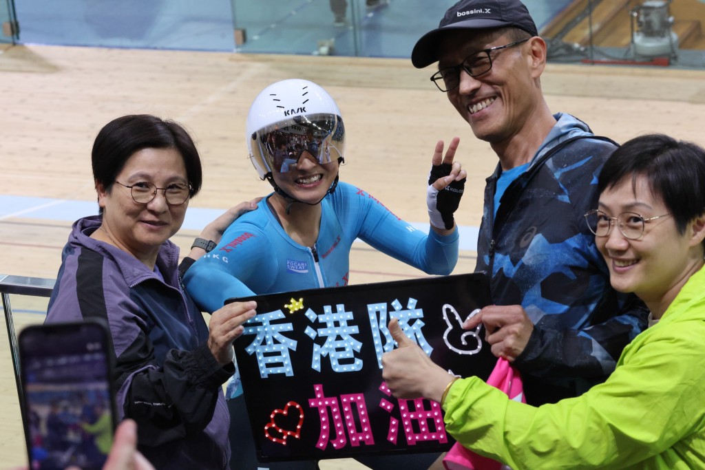 李思穎於全運會場地自行車女子全能賽中奪得金牌。徐嘉華攝 李思穎於全運會場地自行車女子全能賽中奪得金牌。徐嘉華攝