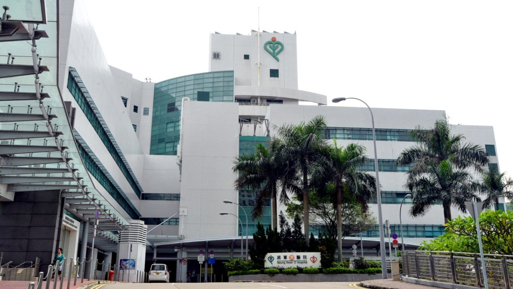 男生被送往將軍澳醫院搶救。資料圖片