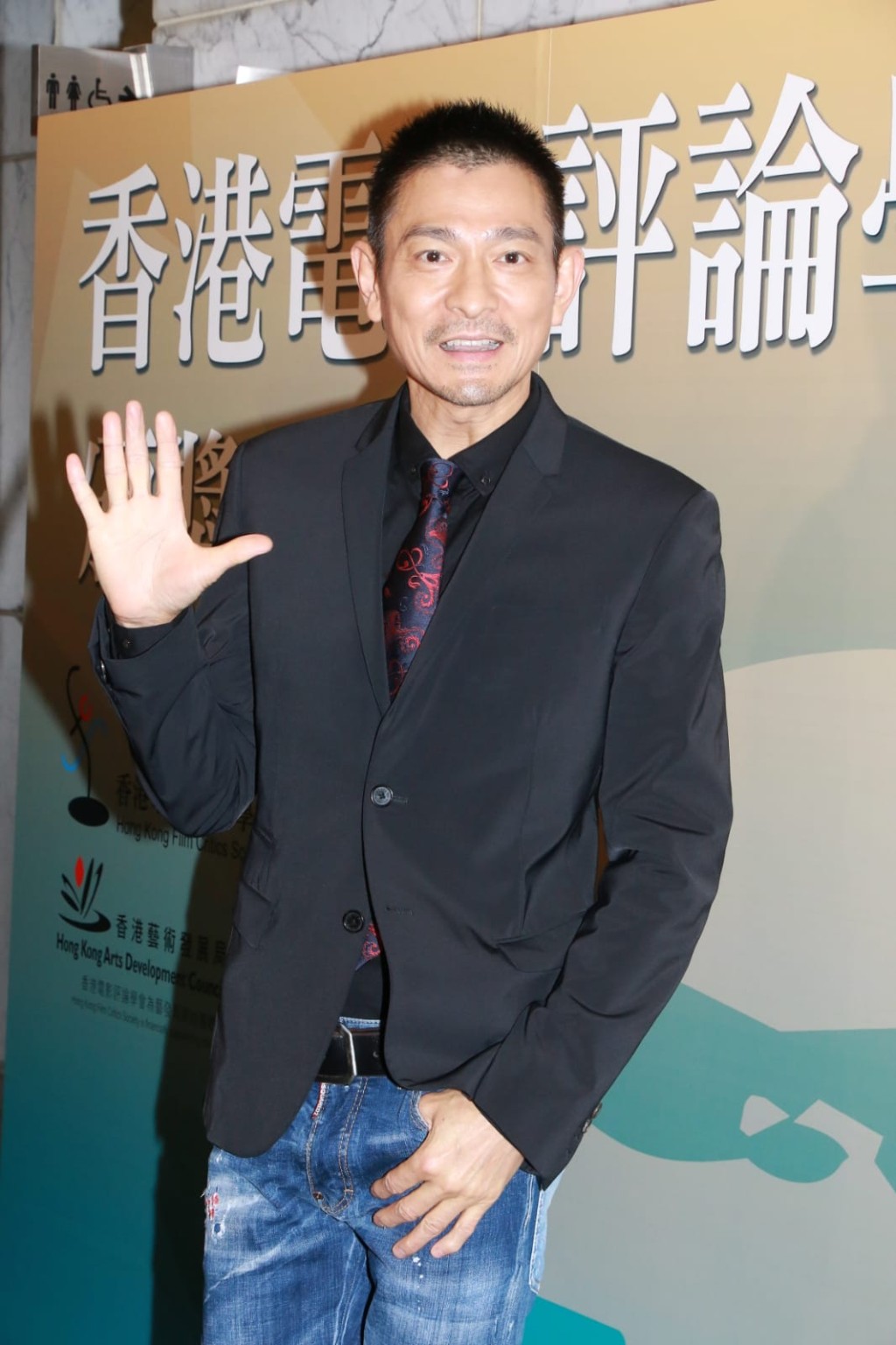华仔预告出年再于各大颁奖礼现身。