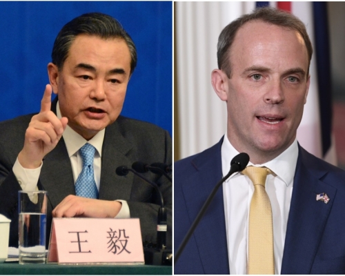 王毅(左)周一應約與藍韜文(右)通電話。AP