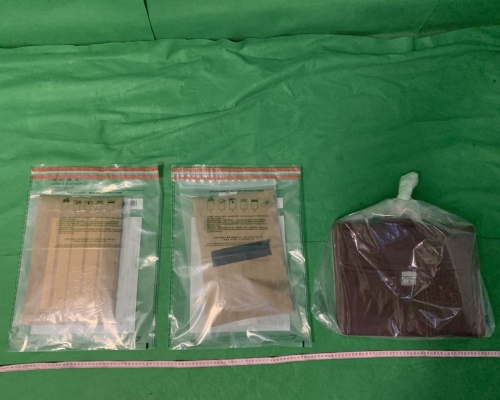 海關檢獲約2公斤懷疑可卡因,估計市值約190萬元。政府新聞處圖片