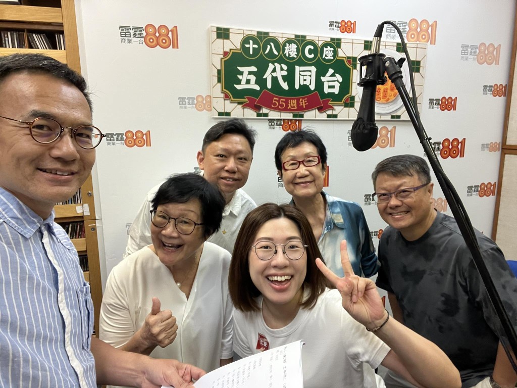 馮志豐有時真的覺得，長時間做電台這份工作可以令人長春不老。
