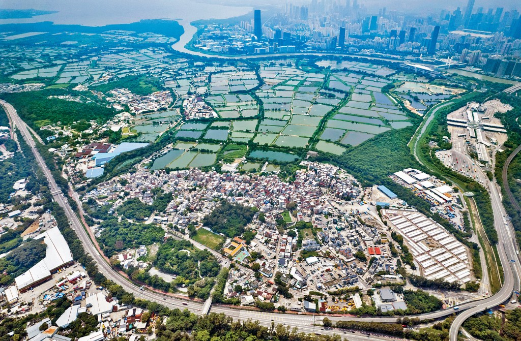 發展局聯同規劃署、地政總署及屋宇署三部門，加快北都審批流程以配合發展步伐。