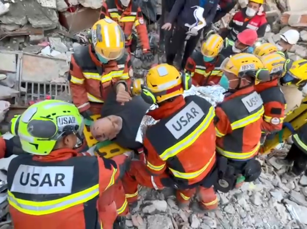   消防處去年2月派員到土耳其地震災區協助救援。資料圖片