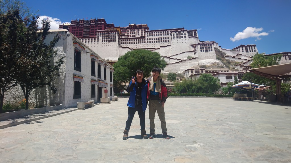 文颂男与好友Dean（左）曾一起去西藏旅行。