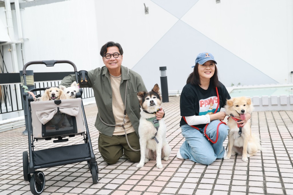 刘倩怡不但热爱家中爱犬，亦关注动物权益，她爱动物之心亦感染了丈夫郑子诚。