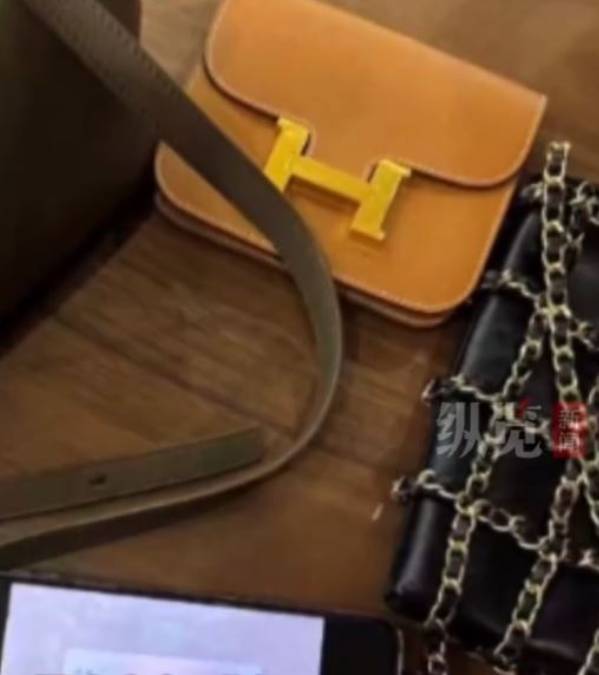 上海有保姆偷走僱主價值逾百萬元的名牌包包及首飾，以28萬賤價賣出。縱覽新聞