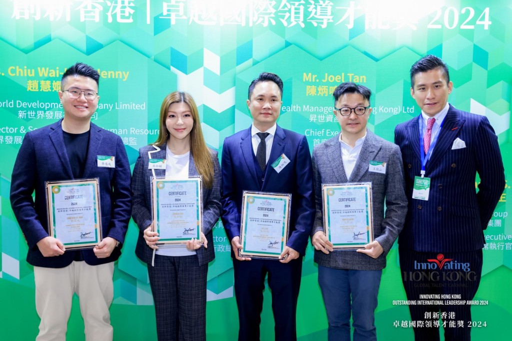 得奖者合照，左起：华逸成、蔡加敏、陈炳鸣、王傲山、谢志伟。