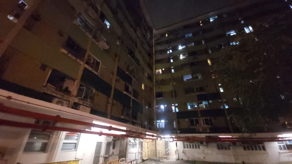 火警疑由單位內的香薰蠟燭焫着雜物引起。黎志偉攝