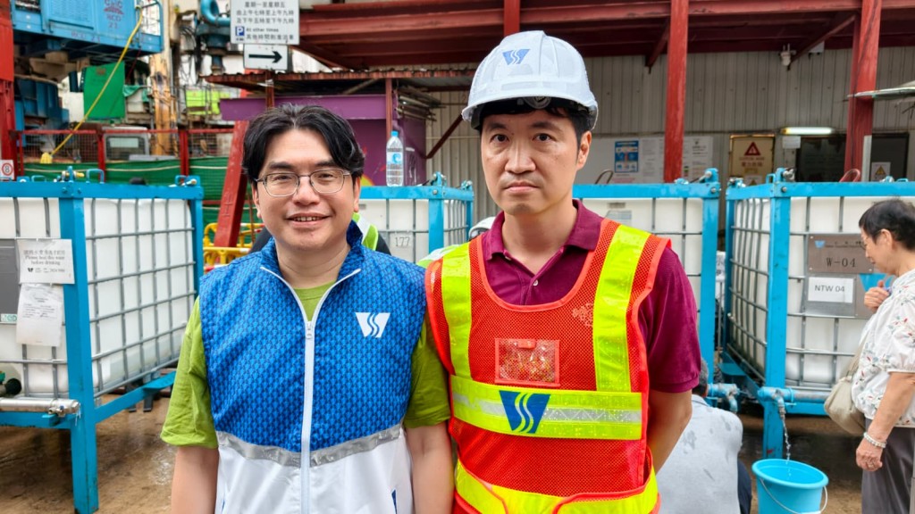 水務署署長黃恩諾(左)及水務署總工程師連登泰(右)。黃文威攝 水務署署長黃恩諾(左)及水務署總工程師連登泰(右)。黃文威攝