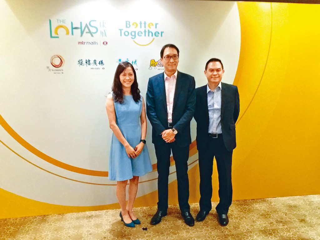 港鐵鄧智輝(中)表示,隨疫情放緩,將有秩序地推出旗下項目招標。右為龍子豪、左為譚永紅。