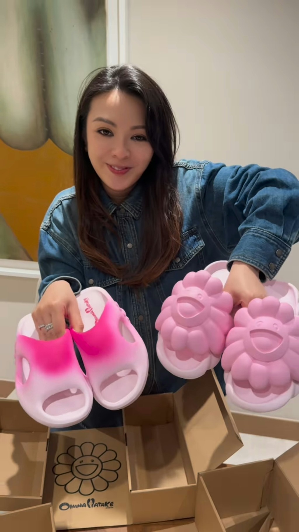 王灝兒豪宅掛有巨型藝術畫作。 王灝兒豪宅掛有巨型藝術畫作。