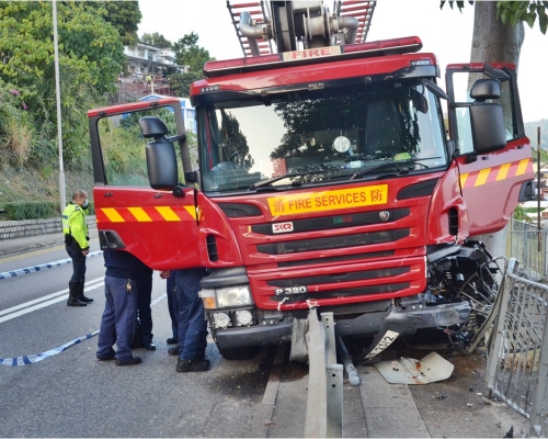 西貢昨日一輛消防車撞向一輛單車及私家車,一名外籍男子死亡。資料圖片